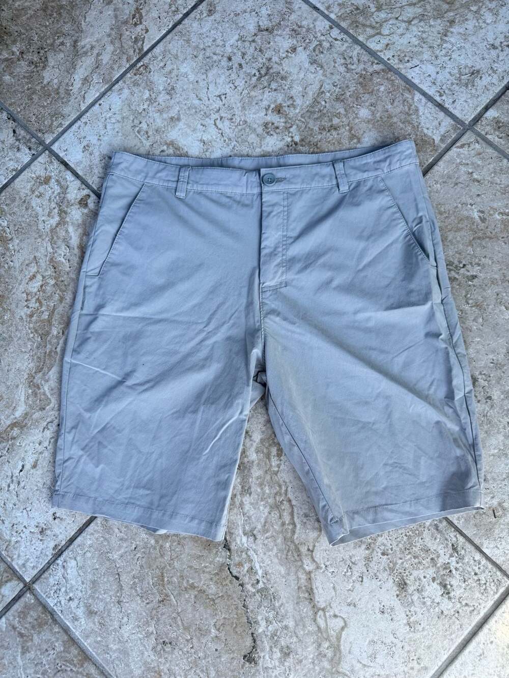 Oakley Men's Regular Fit Gray Casual Shorts Size US 36